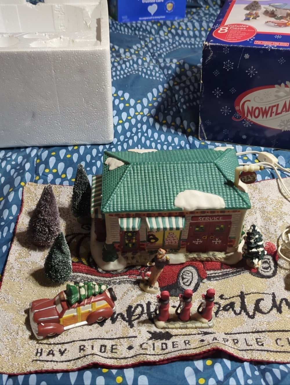 Snowflake Falls Service Gas Station